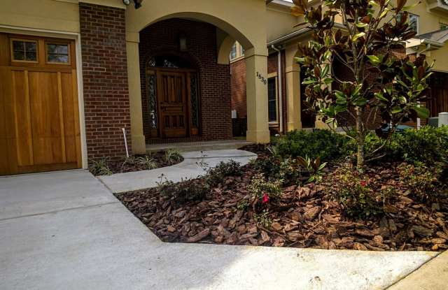 3 Bedroom Townhouse - Professionally Located