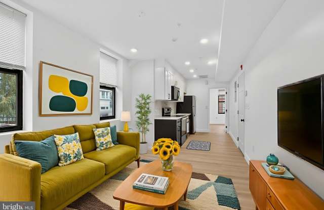 712 N AMERICAN Street unit: 2