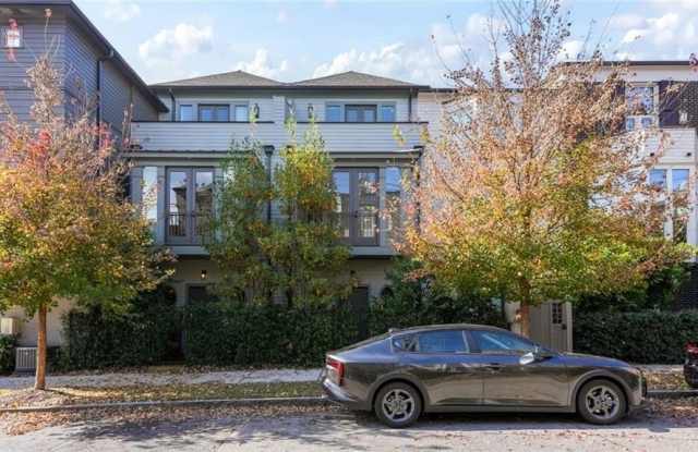 Photo of 689 Fraser Street SE