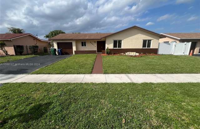 8641 NW 46th St - 8641 Northwest 46th Street, Lauderhill, FL 33351