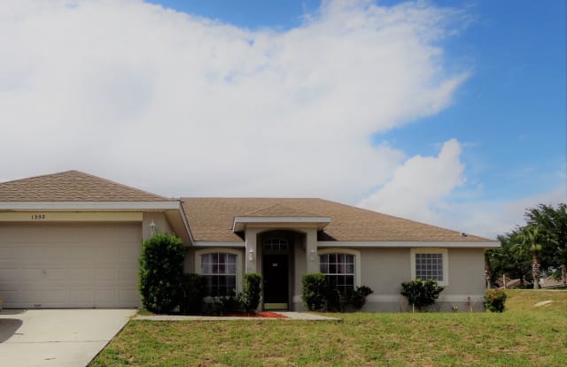1392 Willow Wind Drive - 1392 Willow Wind Dr, Clermont, FL 34711