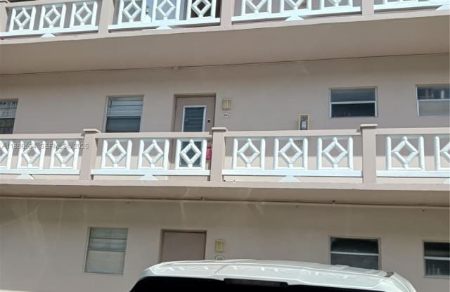 5181 W Oakland Park Blvd