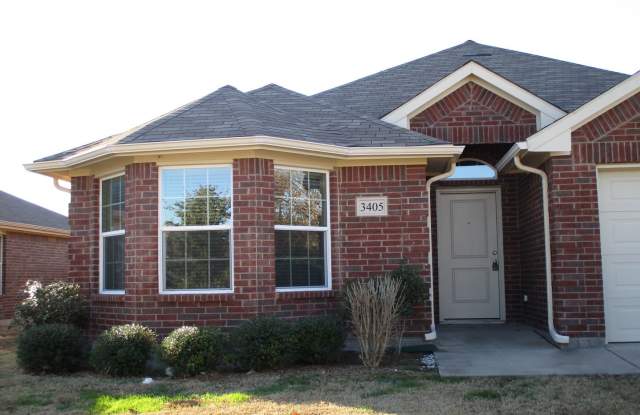 $2100 3 bed/2 bath and a Office/Study! - 3405 Taylor Drive, Royse City, TX 75189