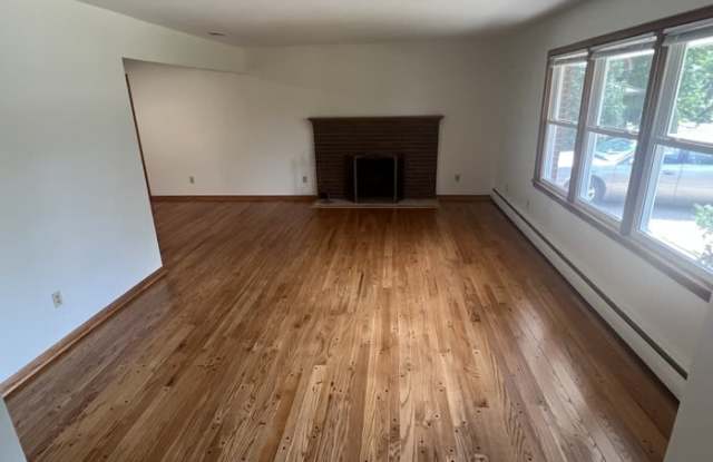 1643 Stanbridge Avenue