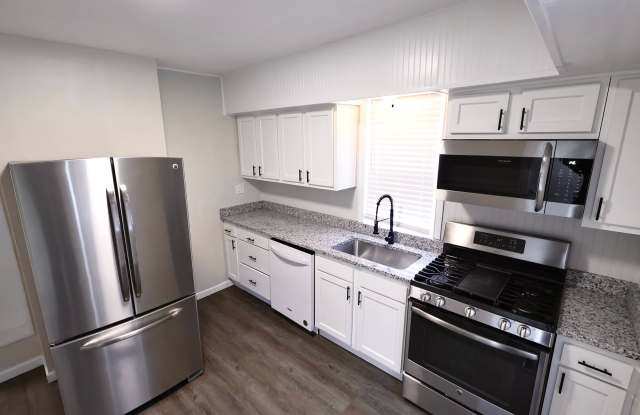 1453 Woodbirch - Full of Character and Cozy Charm