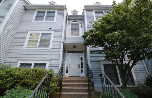 Updated - 2BD/2BA on 2nd floor with Balcony!