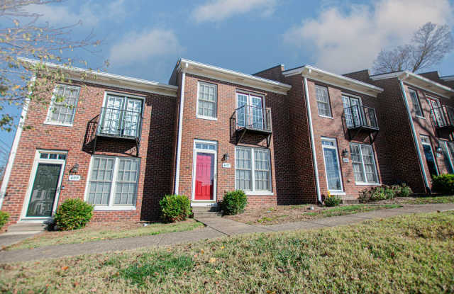 Pet Friendly Condo Downtown!