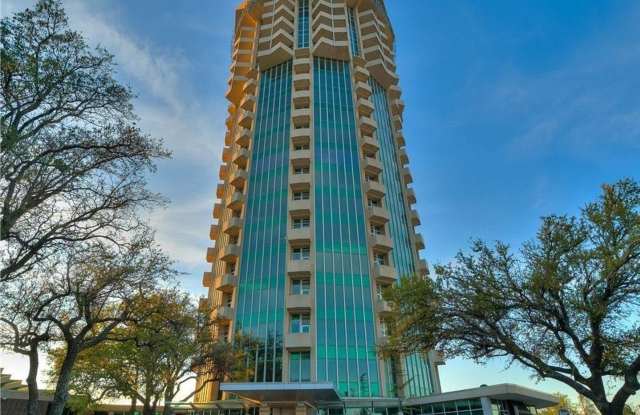 Large 1 Bed 2 Bath Luxury Condo