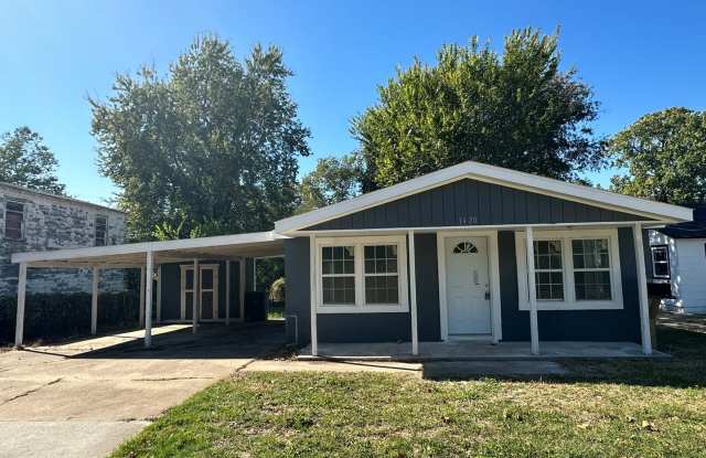 2 Bed home near down town Tulsa