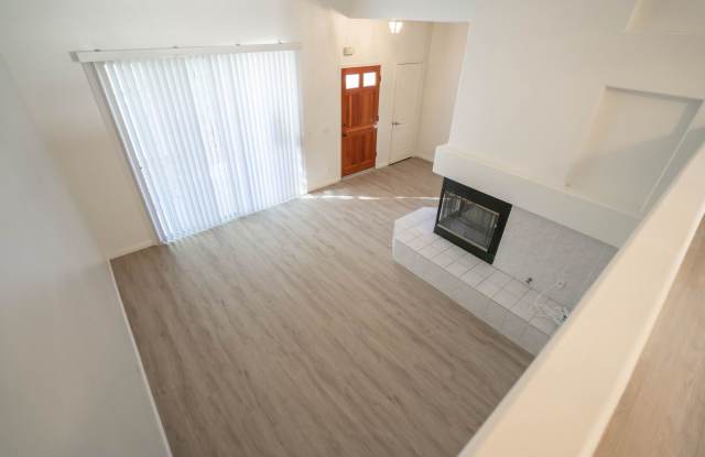 Charming 3-Bedroom Townhome with Dual Fireplaces and Pool Access in Stevenson Ranch!