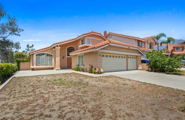 Stunning 4BR/3BA in Central Park Featuring Main-Level Bedroom & Bath!