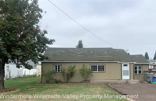 751 W B Street - 751 West B Street, Linn County, OR 97355