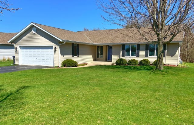 216 Granary Circle - 216 Granary Circle, Hartland, WI 53029