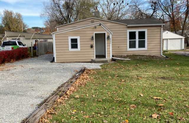 Spacious 3 Bedroom 1 Bath Home- Located on the East Side - 2121 East 23rd Street, Des Moines, IA 50317