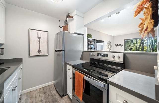 320 N Civic Dr Apt 407