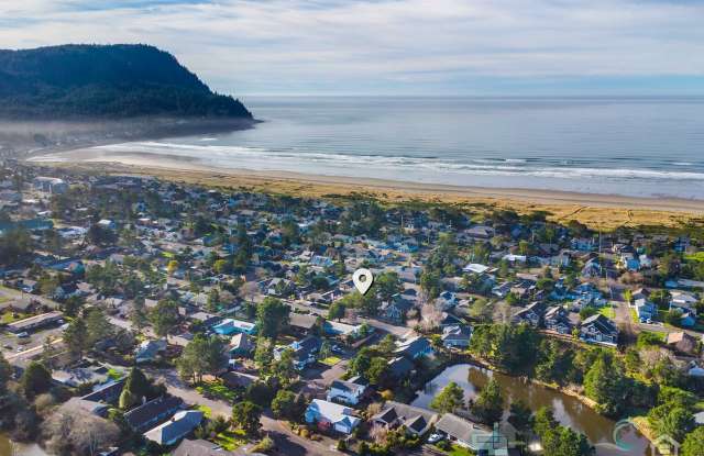 Charming 3-bedroom, 2-bath home in Seaside