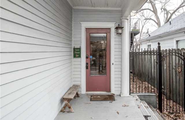 Photo of 952 Myrtle Street NE unit: 2