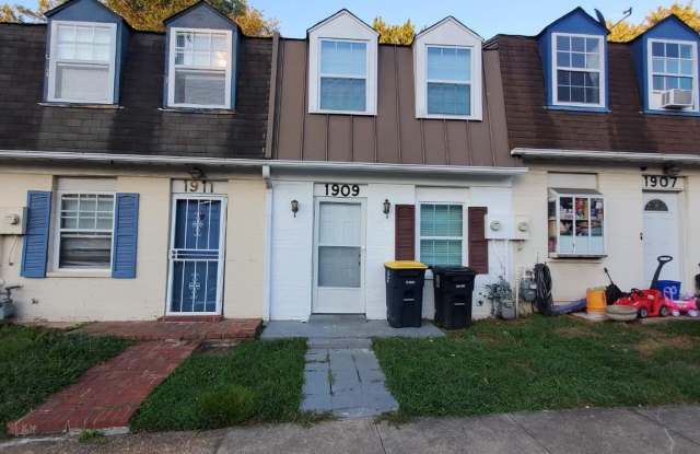 1909 DUTCH VILLAGE Drive unit: #I-234