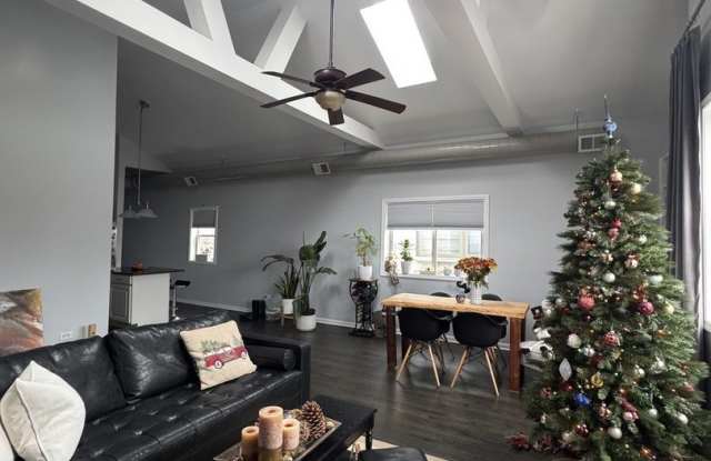 2315 W Harrison Street unit: 4