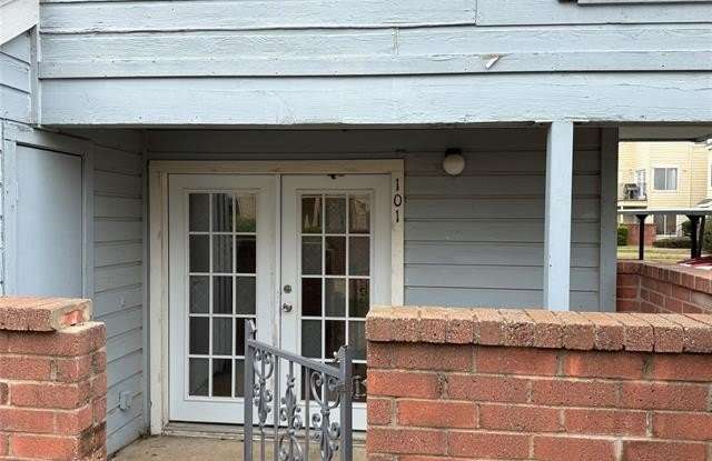 1802 E 66th Place unit: F101