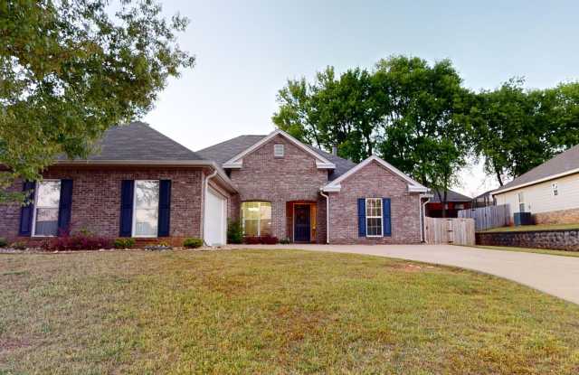 Fabulous 4 bdrm/3bath in desirable Brookstone Neighborhood