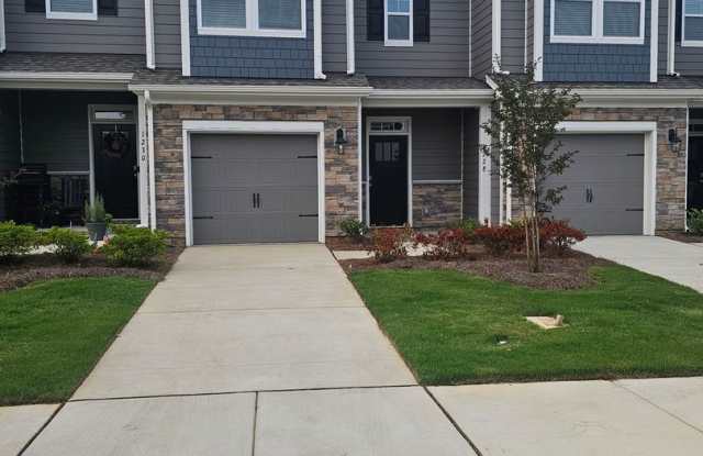 Photo of Beautiful Townhome in coveted Skybrook Huntersville