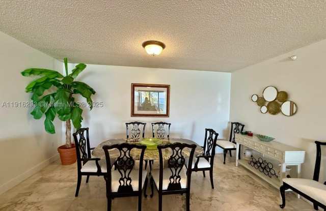 16711 Collins Ave