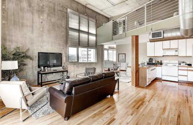 Photo of 1050 N Cherokee St