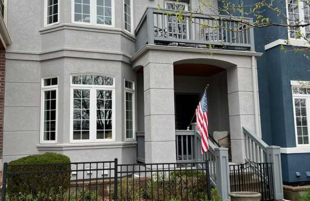 BEAUTIFUL 3 Bed 3.5 Bath Townhome in Dakota Ridge Village in North Boulder
