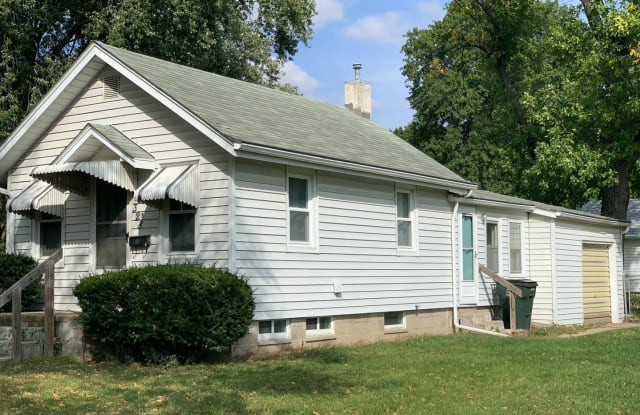 328 Washington - 328 Washington Avenue, Ames, IA 50010