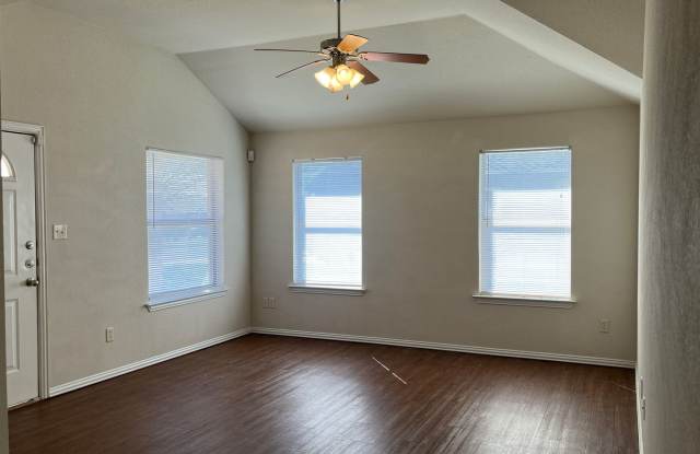 3 bedroom/2 bath duplex in Midway ISD