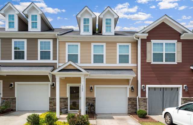 3bed/2.5 bath Townhouse Near NCCU & Southpoint Mall!