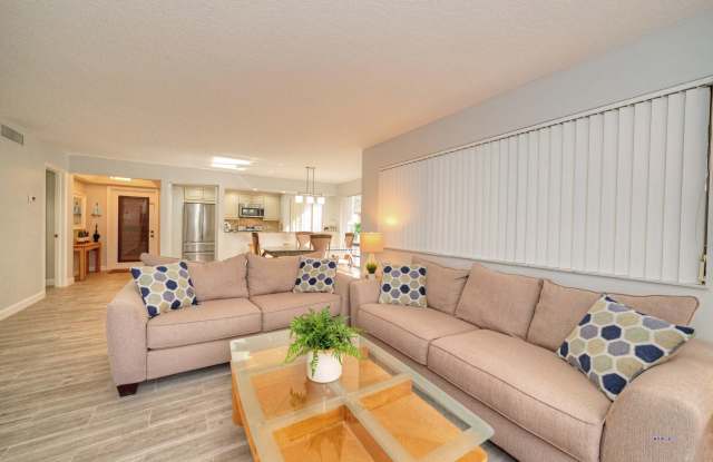 402 Brackenwood Lane S