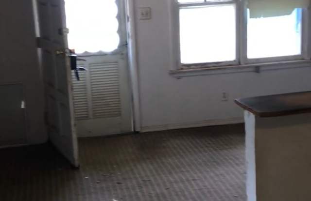 South Side 2Bed Small Family Home!! Make Ready Home! New Roof and Windows!!