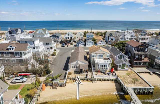 2 Riverview Place