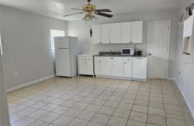 3320 W CORDELIA STREET