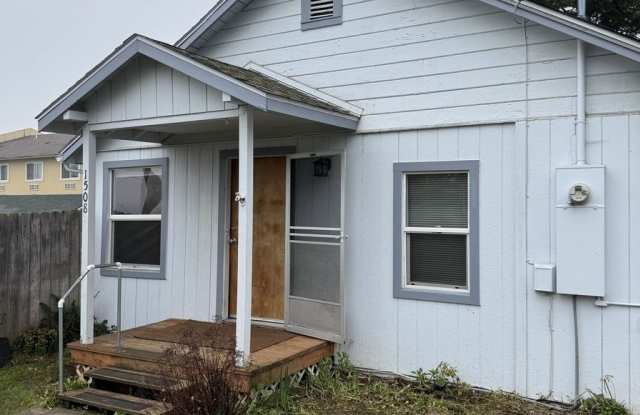 Small 2 bedroom home with fenced yard