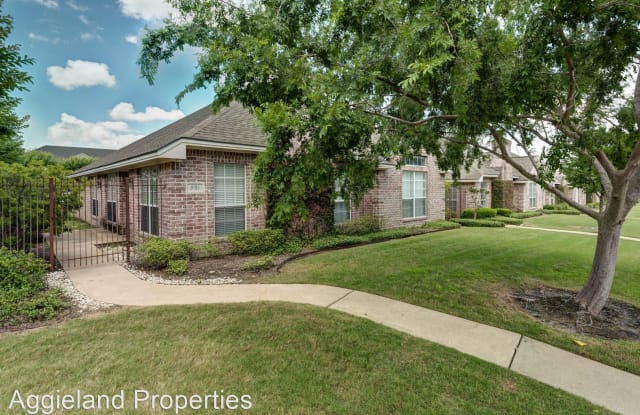 909 Lincoln Ave - 909 Lincoln Avenue, College Station, TX 77840