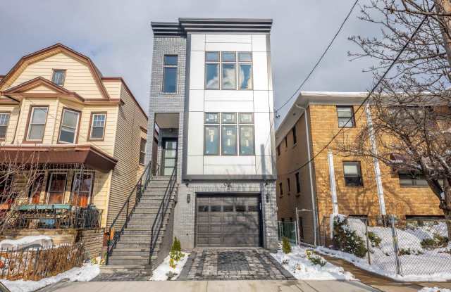 8 JEFFERSON AVE