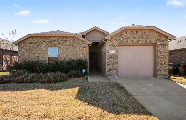Welcome to 1421 Warringwood Drive, Greenville, TX 75402, a charming residence offering comfort, space, and functionality in an established neighborhood.