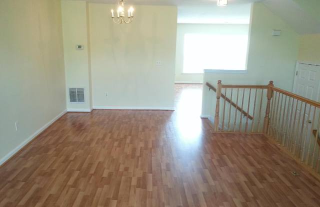 2060 UNIVERSITY Boulevard W