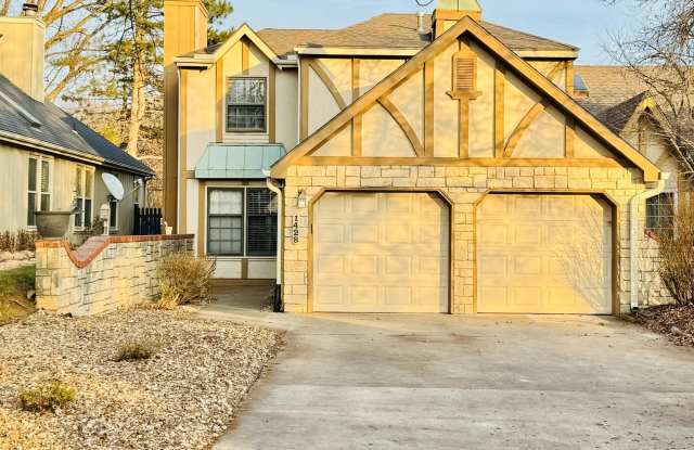 Photo of 3 bed 2.5 bath townhome off Bob Billings!
