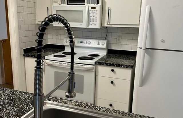 Photo of 400 N Riverside Dr