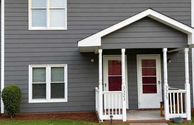 Charming 2BR House in Fayetteville “ NEW CARPET”