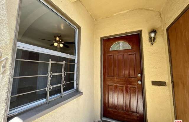 1807 S Redondo Blvd unit: Lower