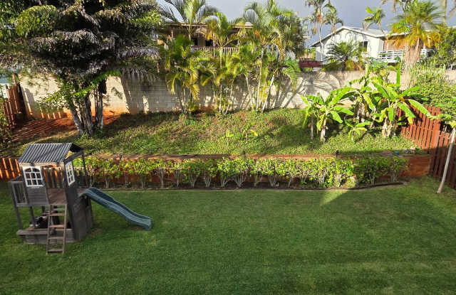 Mililani Town - Modern and spacious Four Bedroom with Bonus Rooms, upper deck and covered lanai. Fenced back yard.