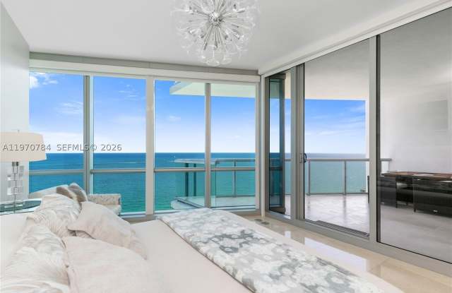 17121 Collins Ave