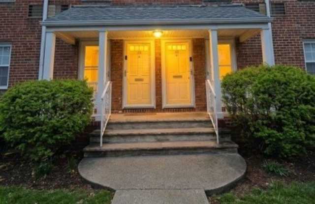 112 Darwin Ave