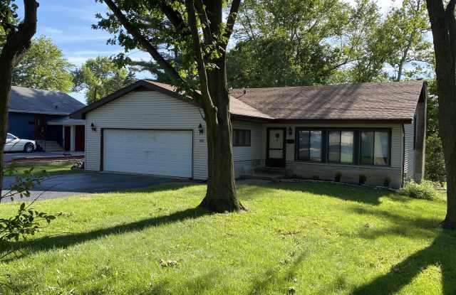 Photo of 1408 S Naperville Rd