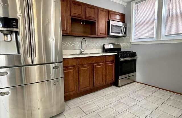 1303 E JOHNSON Street unit: 2